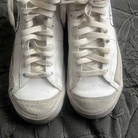 White Nike Blazers Size- 6.5Y - Picture 2 of 5